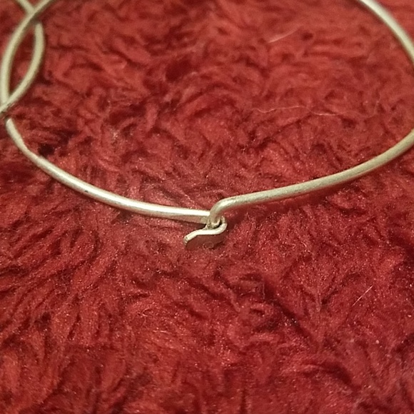 2 silver Bangles - Picture 2 of 2
